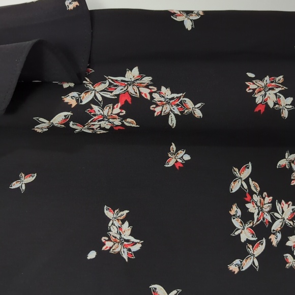 ❤️5/$25   Gorgeous Black Red and White Floral Flowy Dress - Picture 4 of 9